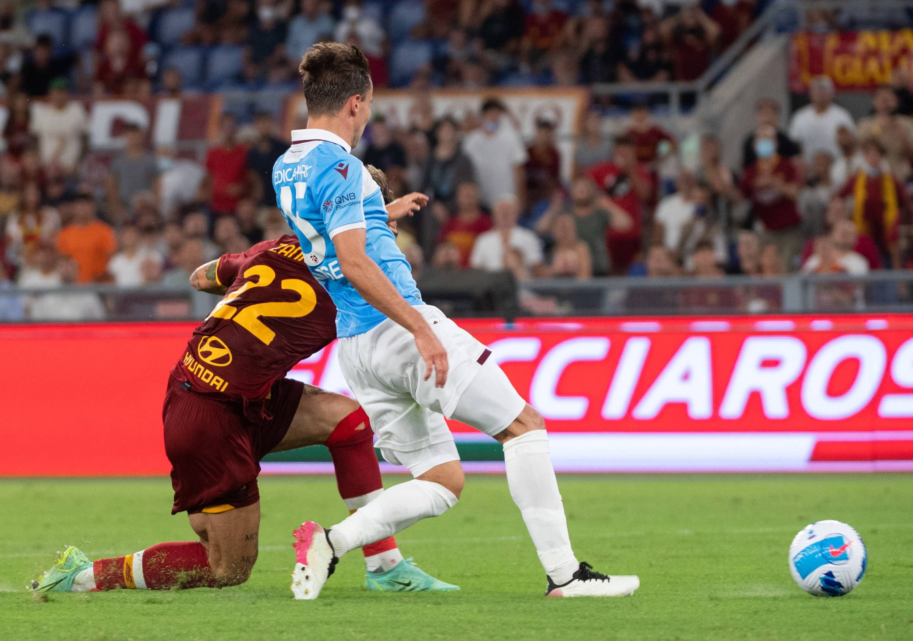 包含斯里兰卡队奋力夺冠，晋级国际足球赛半决赛的词条