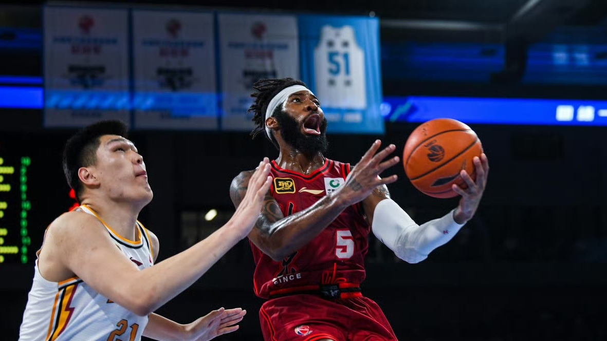 包含超级外援统治赛场，助力球队胜利的词条