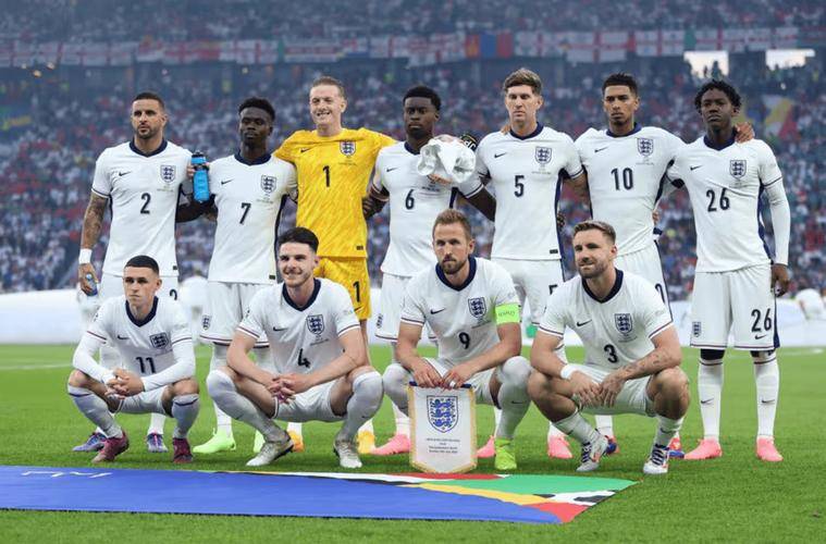 欧国联比赛：英雄豪杰并肩作战