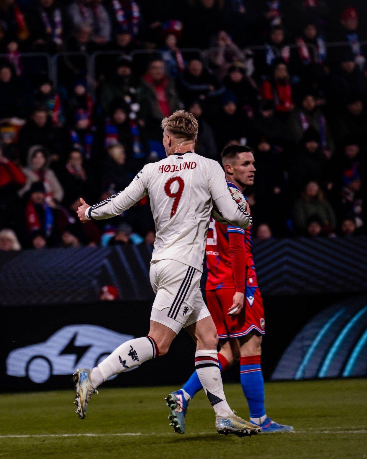 包含热刺五连胜继续领跑积分榜，德布劳内主帅陷下课危机！的词条