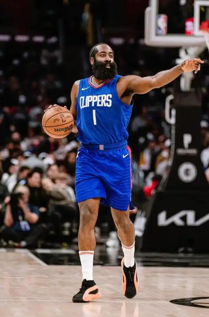 包含哈登狂砍波尔津吉斯分，掀起高潮迎来新赛季高光！的词条